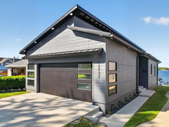 12135 Margaret Dr, Fenton, MI 48430