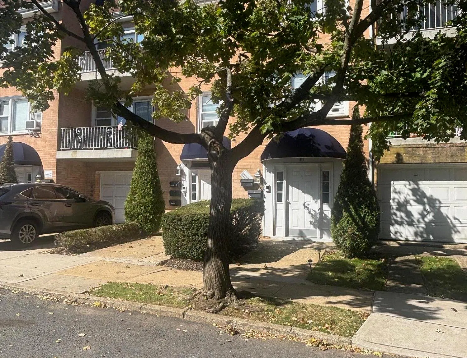 3 bed, 2.0 bath, 10000 sqft, $3,200 — Photo 1