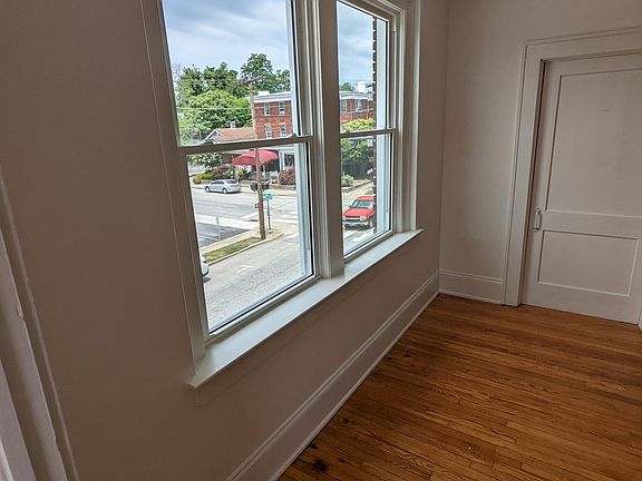 4th image of 146 3rd Ave W #5