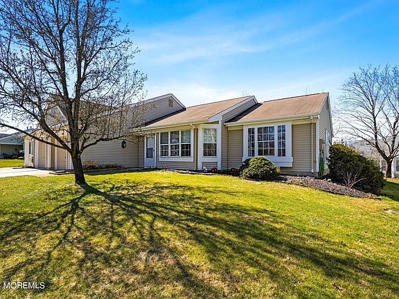 2nd image of 1081B Buckingham Drive #B