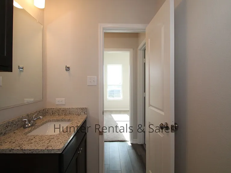 1902 Bayou Wood Ln — Photo 18