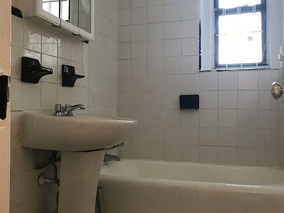 4th image of 4310 49th St APT 4C
