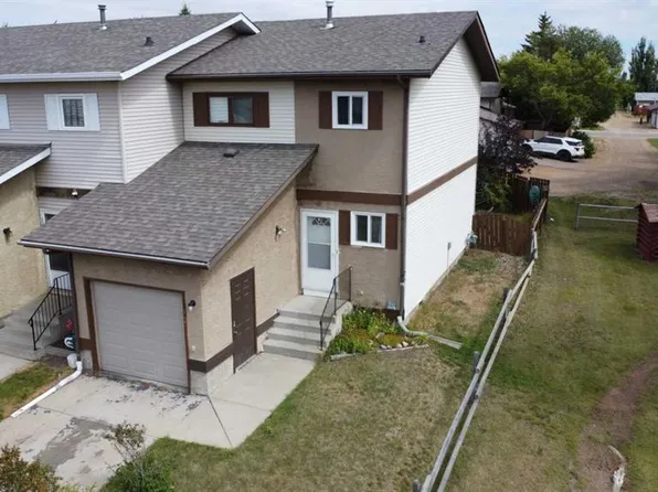 130 W Winkler Dr, Hanna, AB T0J 1P0