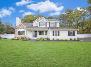 1 Miranda Dr, Ridge, NY 11961