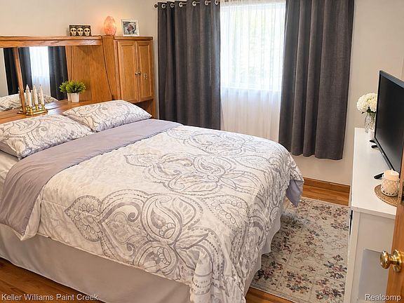 5th image of 4806 Holmes Dr