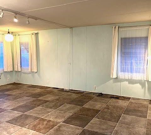 4th image of 1315 E Marshall Blvd Space 78
