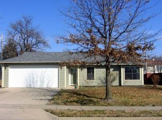1724 E 25th Ter, Lawrence, KS 66046