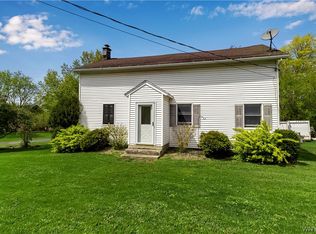 9331 Ridge Rd, Middleport, NY 14105