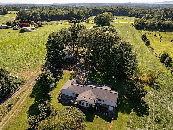 2nd image of 173 Old Meadowbrook Ln