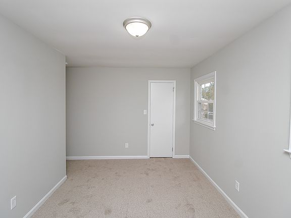 3rd image of 403 Saint Tropez Dr