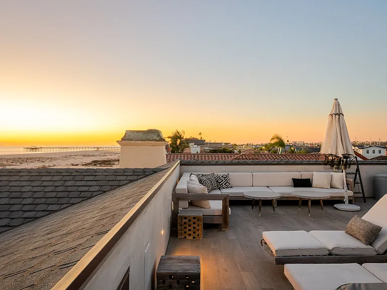 1215 E Balboa Blvd — Photo 43