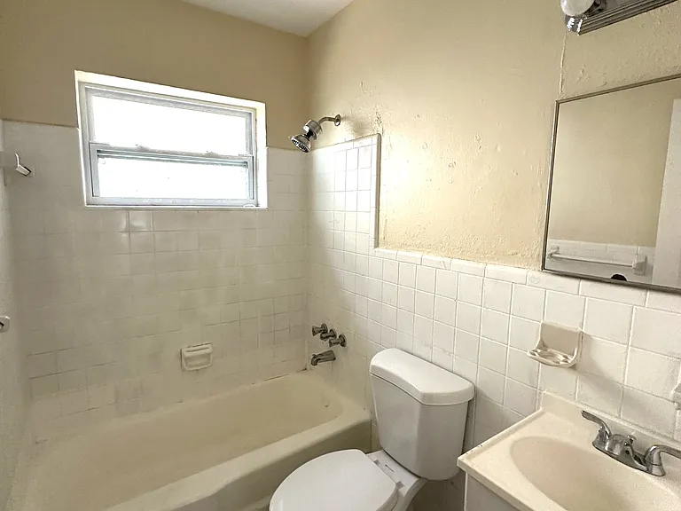 148 NW 40th St #1 — Photo 9