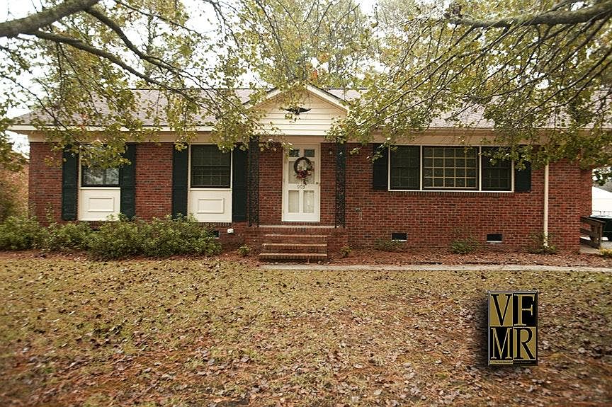 Welcome to 903 Brentwood!