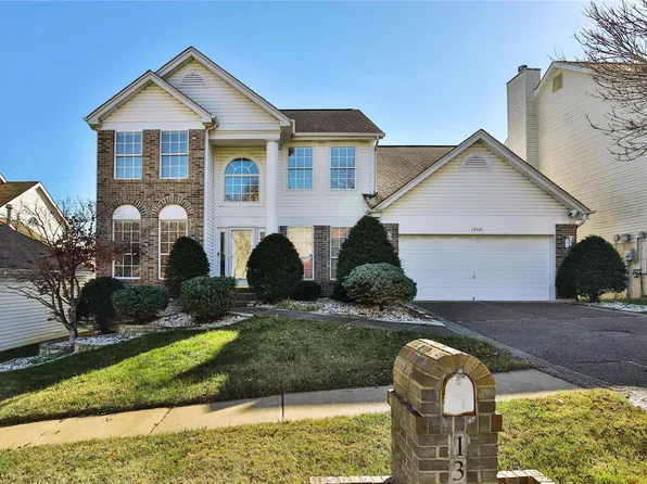 13526 Becker Place Dr, Saint Louis, MO 63128