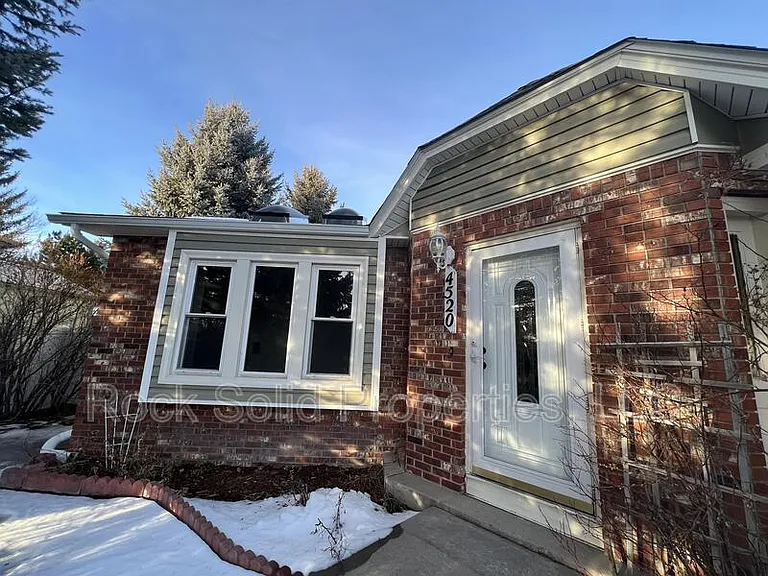 4520 Carmel Dr — Photo 2
