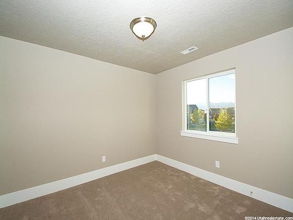 4th image of 140 W Honeysuckle Dr