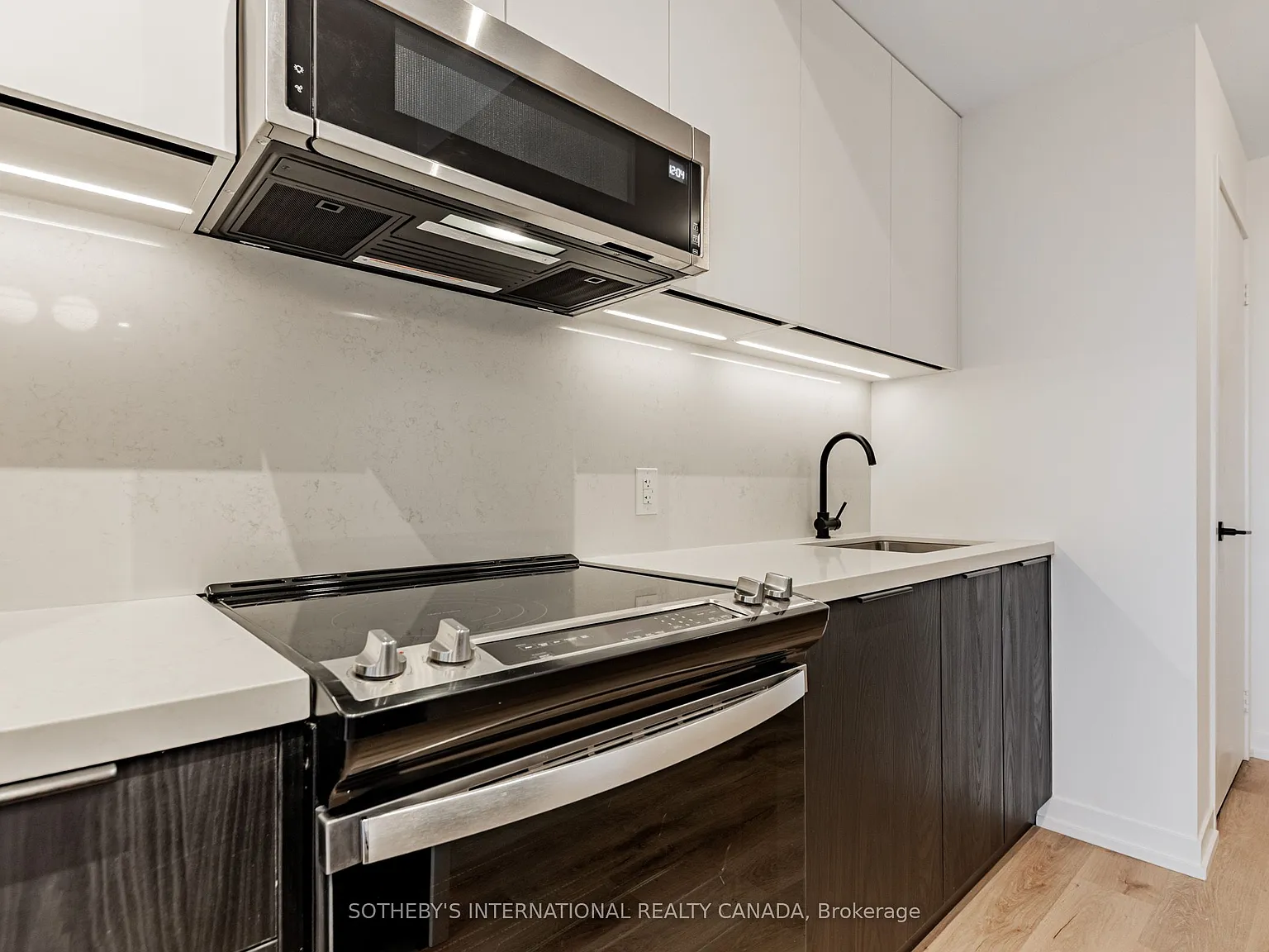1 bed, $2,805 — Photo 4