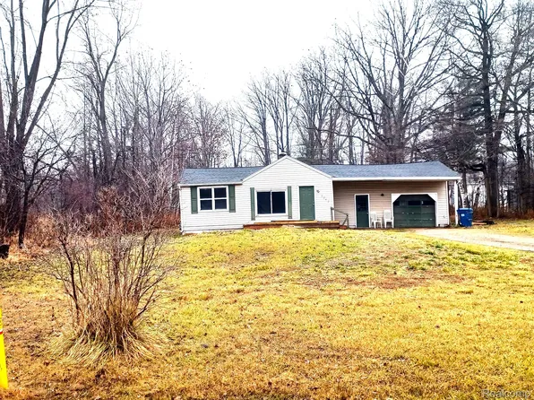 6242 Lapeer Rd, North Street, MI 48049