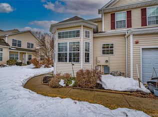 78 Cranberry Cir, Medford, NY 11763