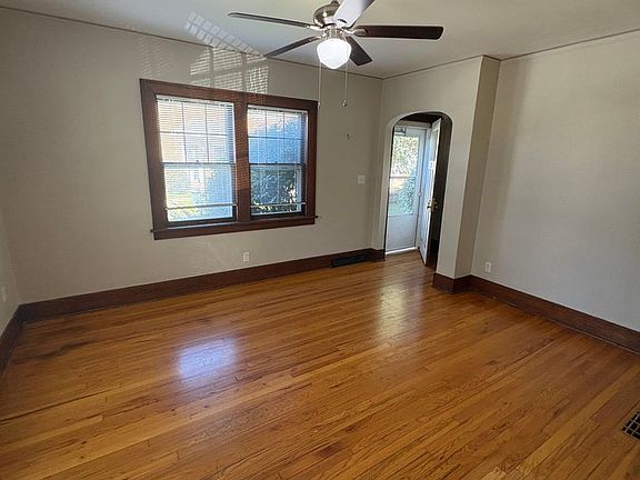 3rd image of 137 N 33rd St APT K