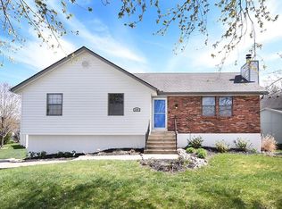 1141 NE Ridgeview Dr, Lees Summit, MO 64086
