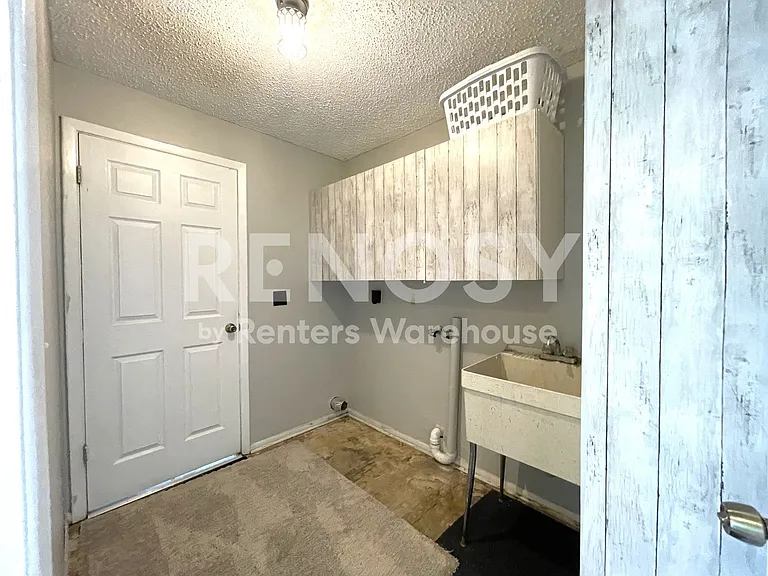 802 Embassy Rd — Photo 29