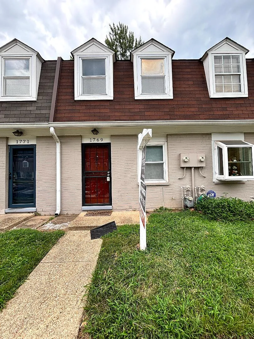 1769 Village Green Dr - 1769 Village Green Drive #Y-82 — Photo 3