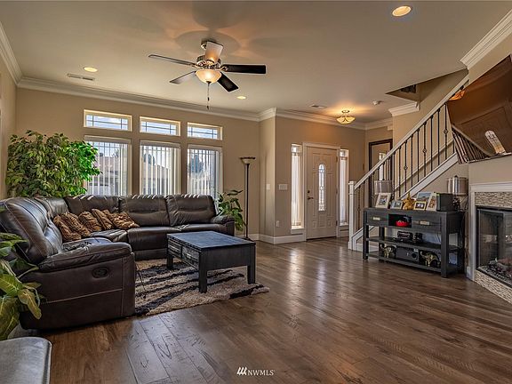 2nd image of 1725 E Palos Verdes Ln