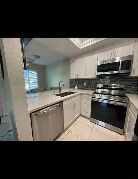 2462 Balme Dr — Photo 3
