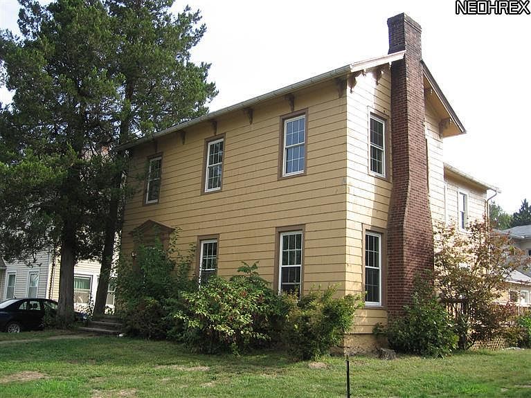 1st image of 209 S Eagle St