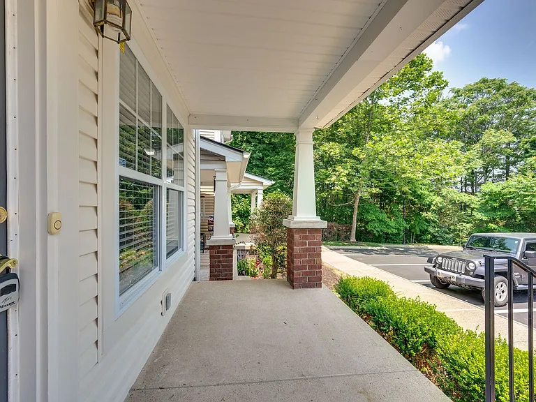 209 Shadow Glen Dr — Photo 4