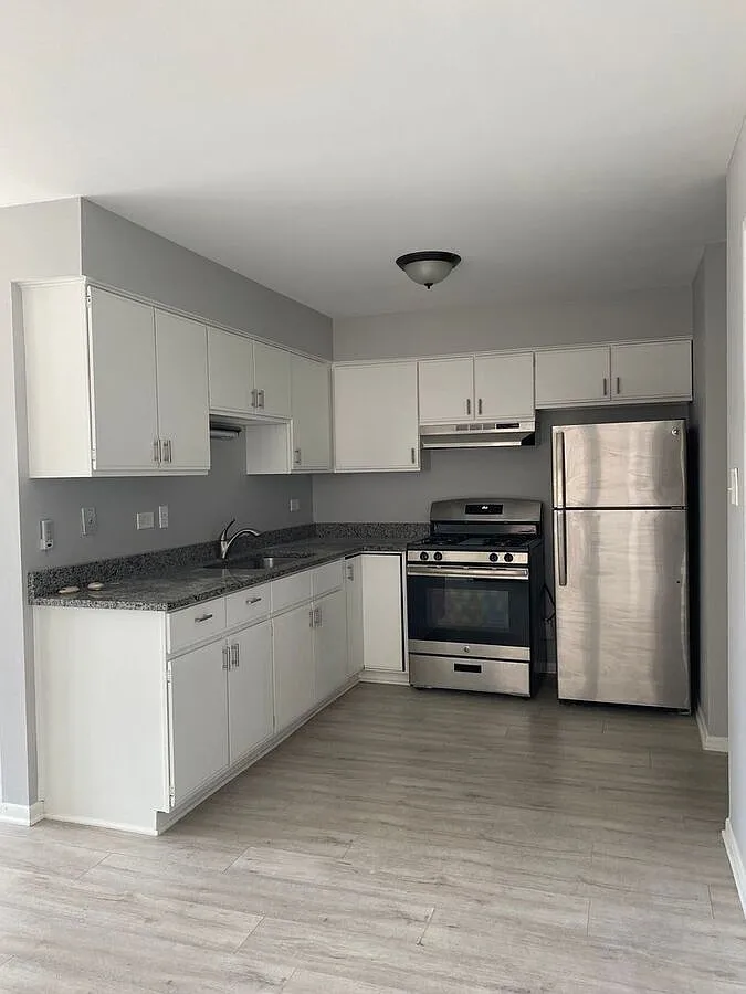Spacious 2 Bed / 1 Bath in Prime Oak Lawn Location 9845 S Cicero Ave — Photo 3