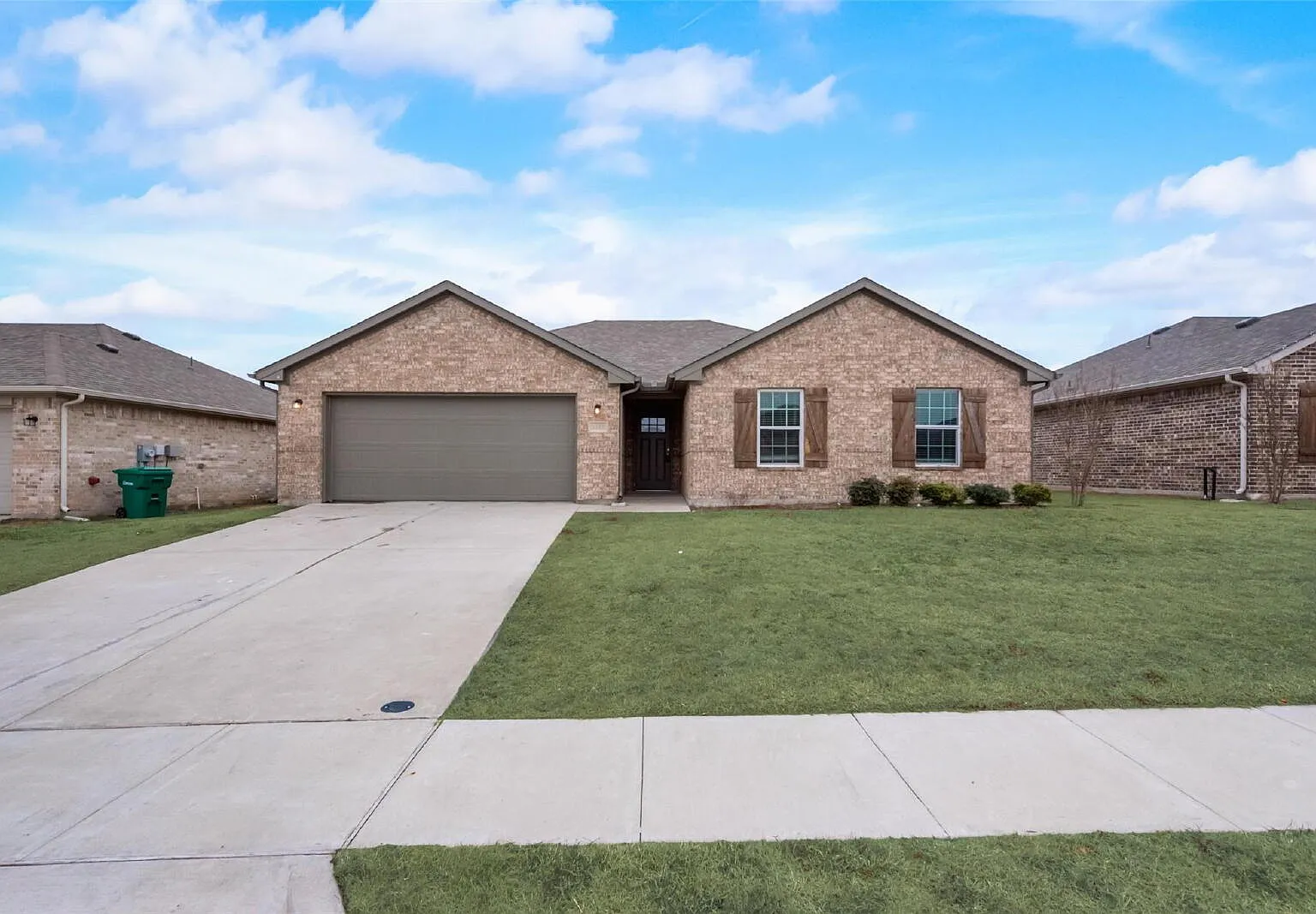 3 bed, 2.0 bath, 1483 sqft, $1,700 — Photo 1