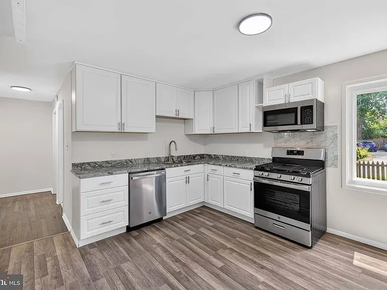 303 Nimitz Ave — Photo 4