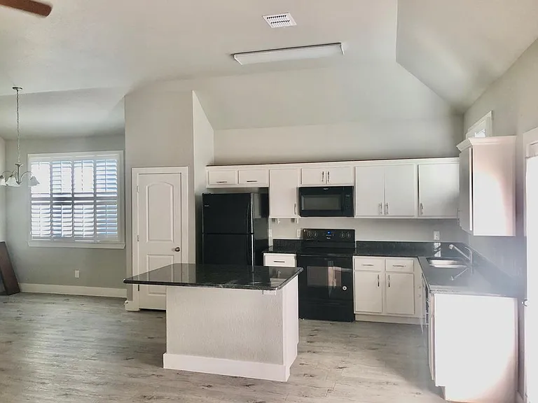 229 Riley Ln — Photo 6