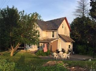 1674 Mountain View Dr, Bethlehem, PA 18015