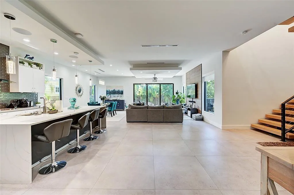 5 bed, 4.0 bath, 3153 sqft, $13,000 — Photo 4