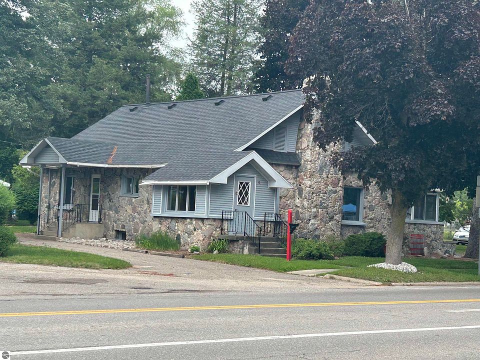 1st image of 613 E Cayuga St