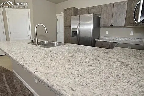 3 bed, 2.5 bath, 1512 sqft, $1,899 — Photo 4