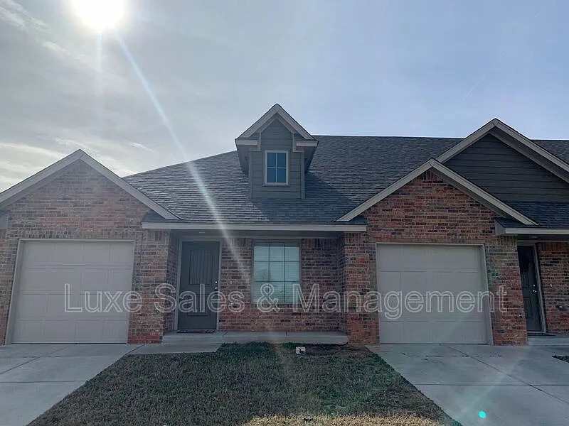 4612 Loch Ln