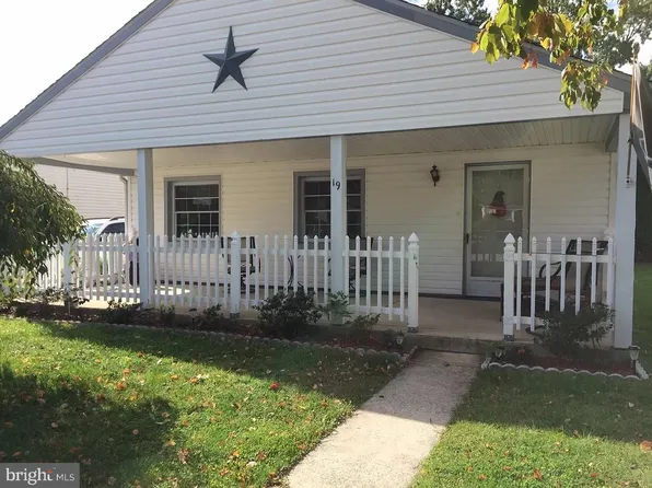 19 Herald Pl, Aston, PA 19014
