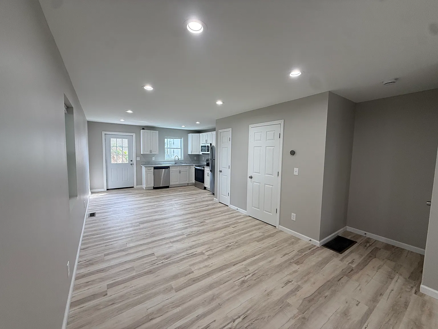 3 bed, 1.5 bath, 1200 sqft, $2,500 — Photo 4