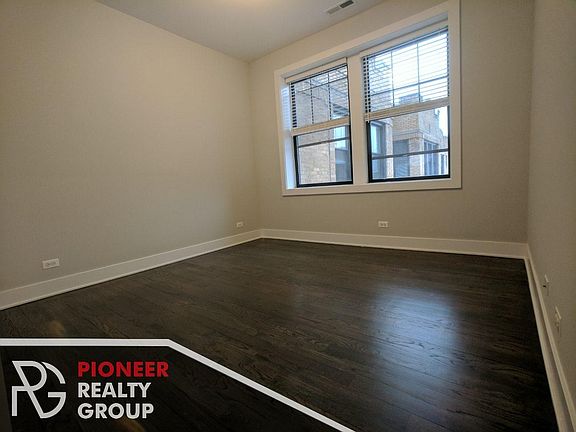 3rd image of 2618 N Rockwell St #2622-3DT