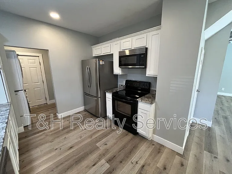 6155 Broadway St — Photo 7