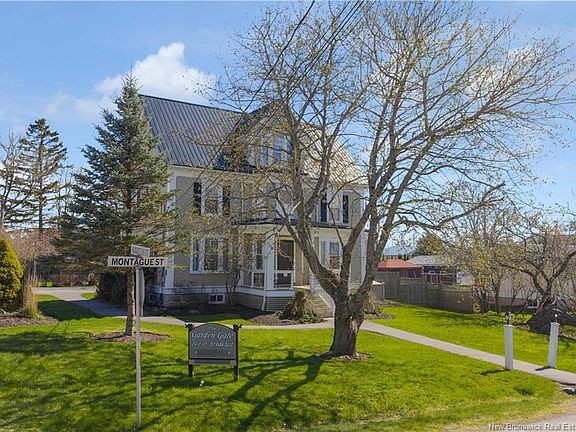 4th image of 364 Montague St