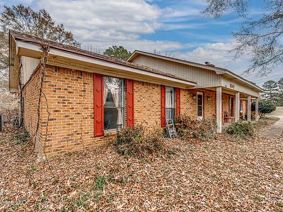 3rd image of 1609 Old Vicksburg Rd