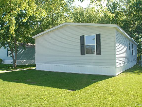 3rd image of 1101 Forest Ln