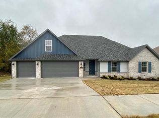 2202 N Carl St, Siloam Springs, AR 72761