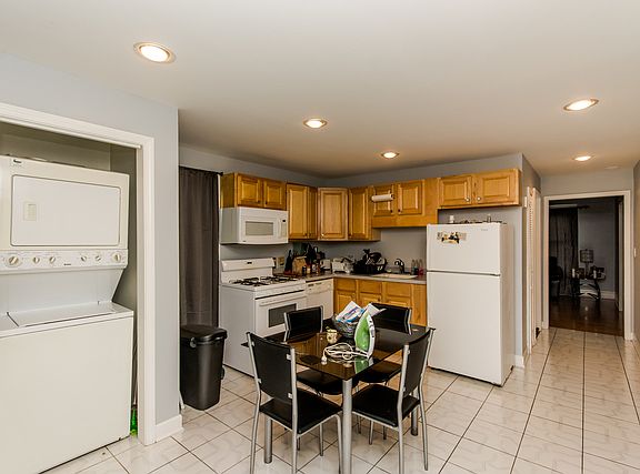 5th image of 2533 Gunderson Ave