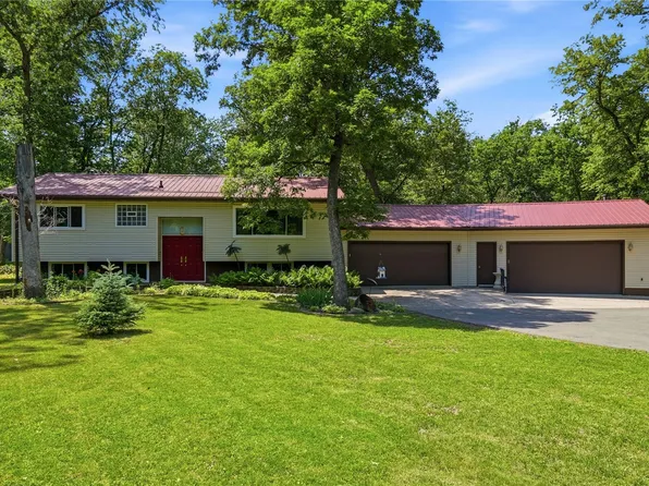 1145 Vogt Rd, Robins, IA 52328